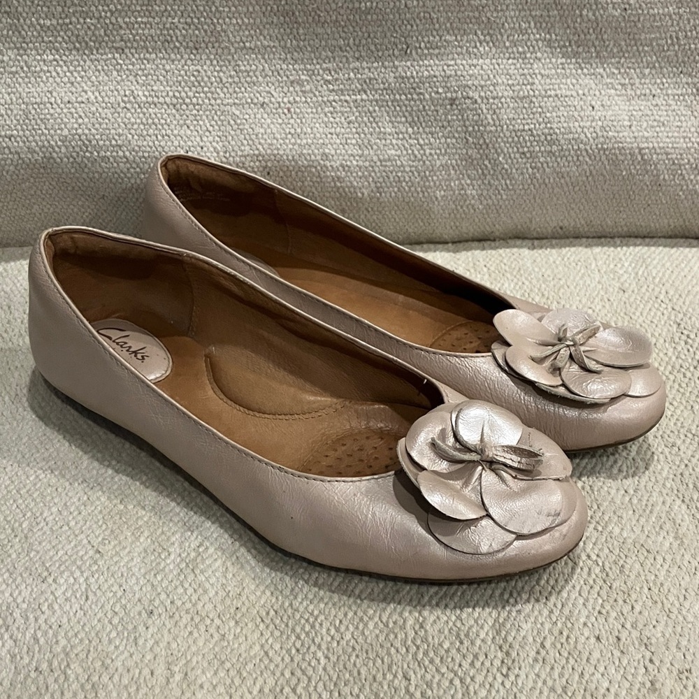 Clarks Women's Beige/Pink Leather Ballet Flats   Size 9